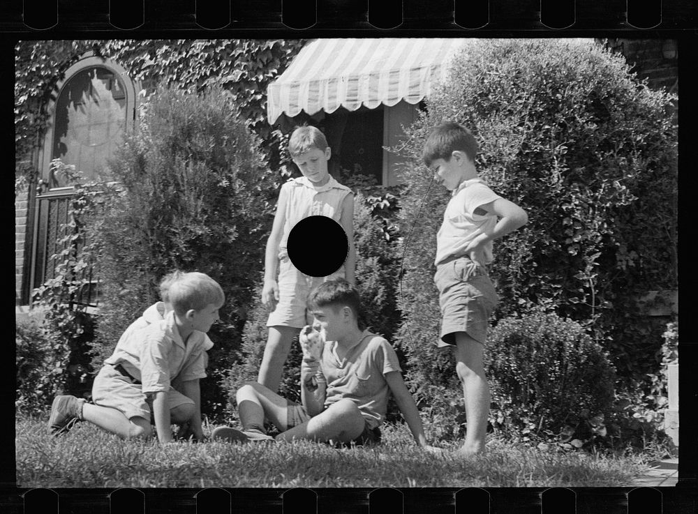 [Untitled photo, possibly related to: Healthy white children, Washington, D.C.]. Sourced from the Library of Congress.