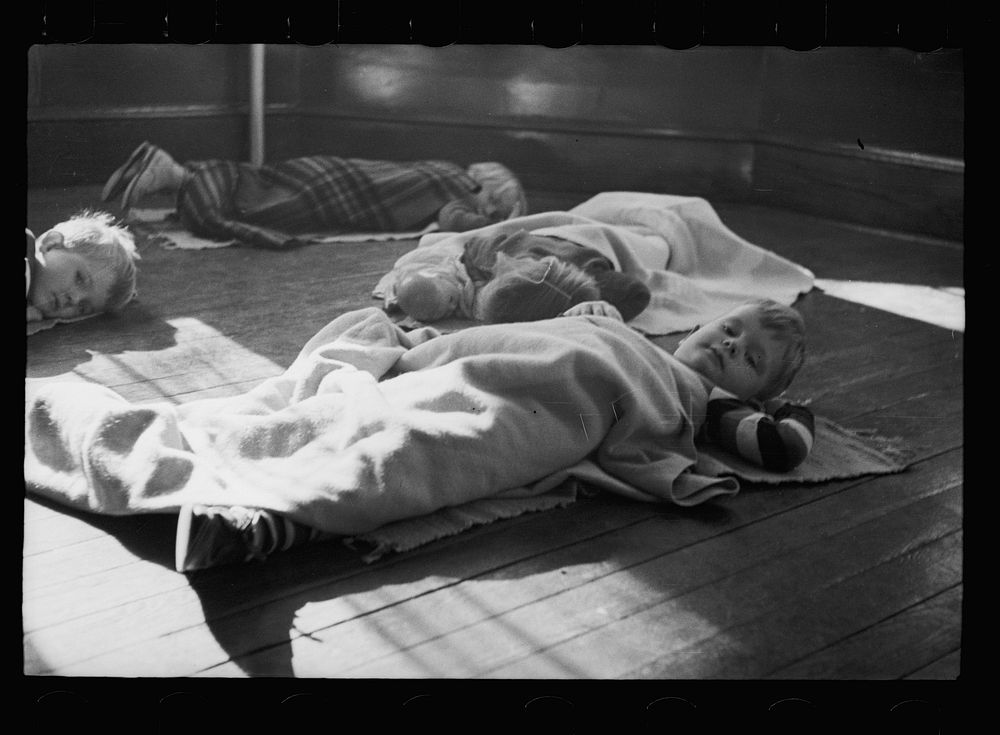Youngsters during a rest period, Radburn, New Jersey. Sourced from the Library of Congress.