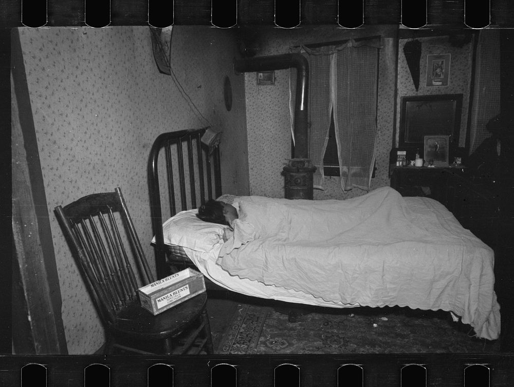 Bedroom in Van Horn Street house, Hamilton Co., Ohio. Sourced from the Library of Congress.