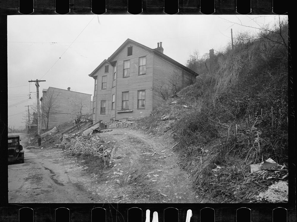 Typical frame house on hilly shore of Ohio River, Hamilton, Ohio. Sourced from the Library of Congress.