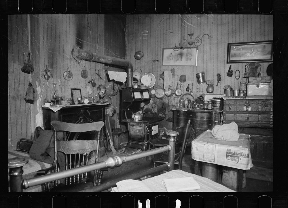Kitchen, bedroom, sitting room, et al., Hamilton County, Ohio. Sourced from the Library of Congress.