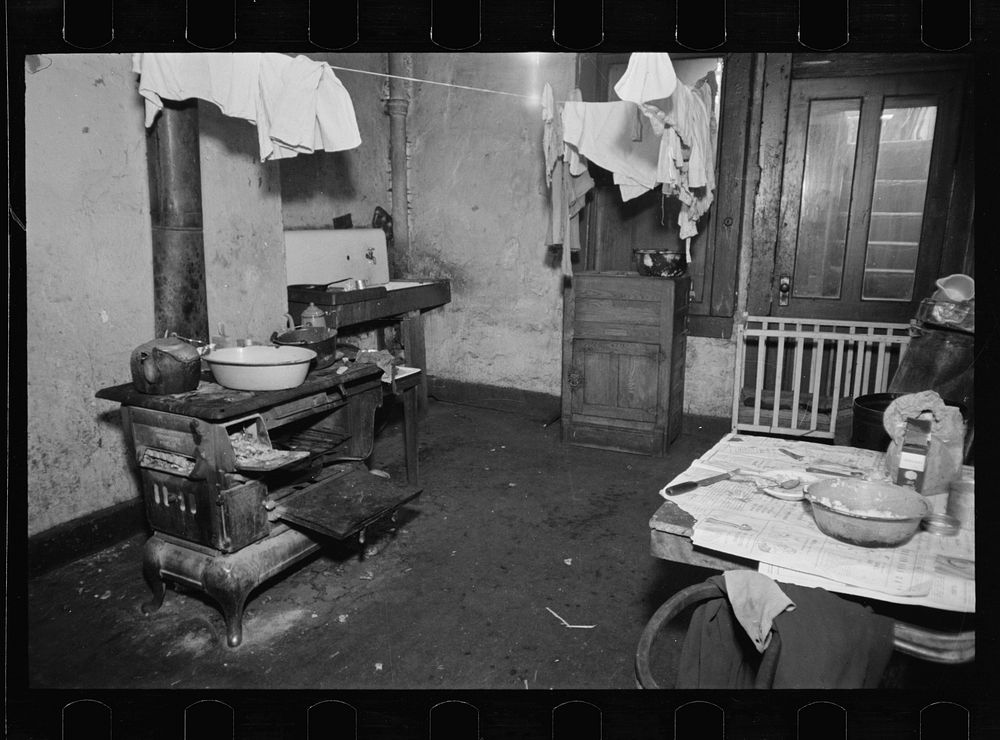 Kitchen, white family, Hamilton County, Ohio. Sourced from the Library of Congress.