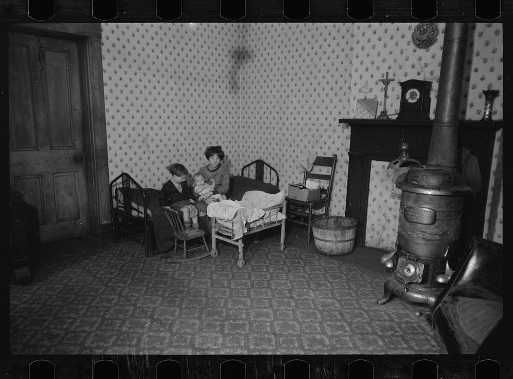 Bedroom of white family, Hamilton Co., Ohio. Sourced from the Library of Congress.