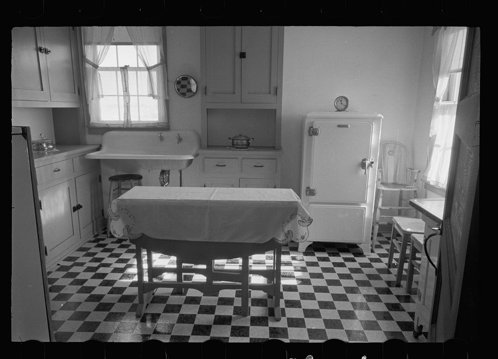 [Untitled photo, possibly related to: Westmoreland Homesteads, Mount Pleasant, Westmoreland County, Pennsylvania. Kitchen].…