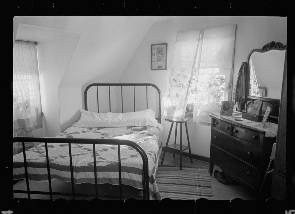 Westmoreland Homesteads, Mount Pleasant, Westmoreland County, Pennsylvania. Bedroom. Sourced from the Library of Congress.