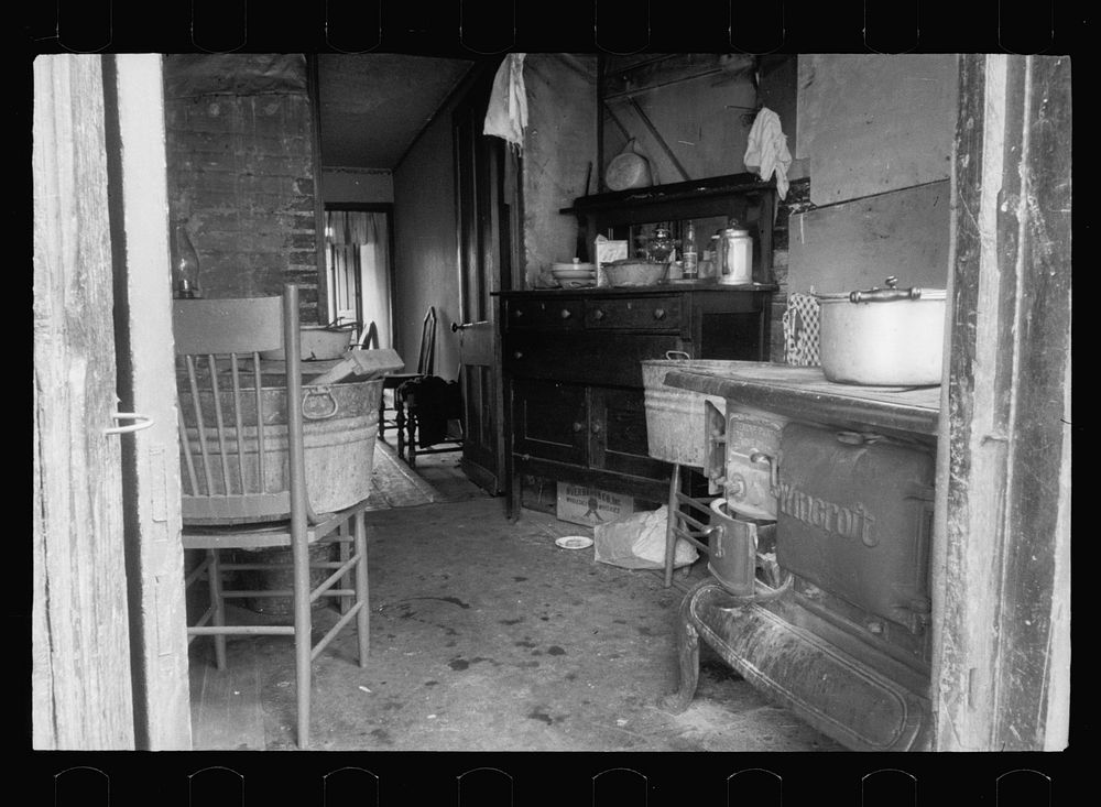 Slum  kitchen, Washington, D.C.. Sourced from the Library of Congress.