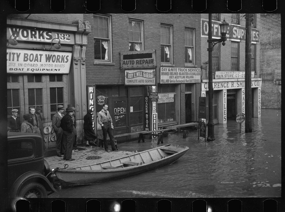 Ohio River in flood, Louisville, Kentucky. Sourced from the Library of Congress.