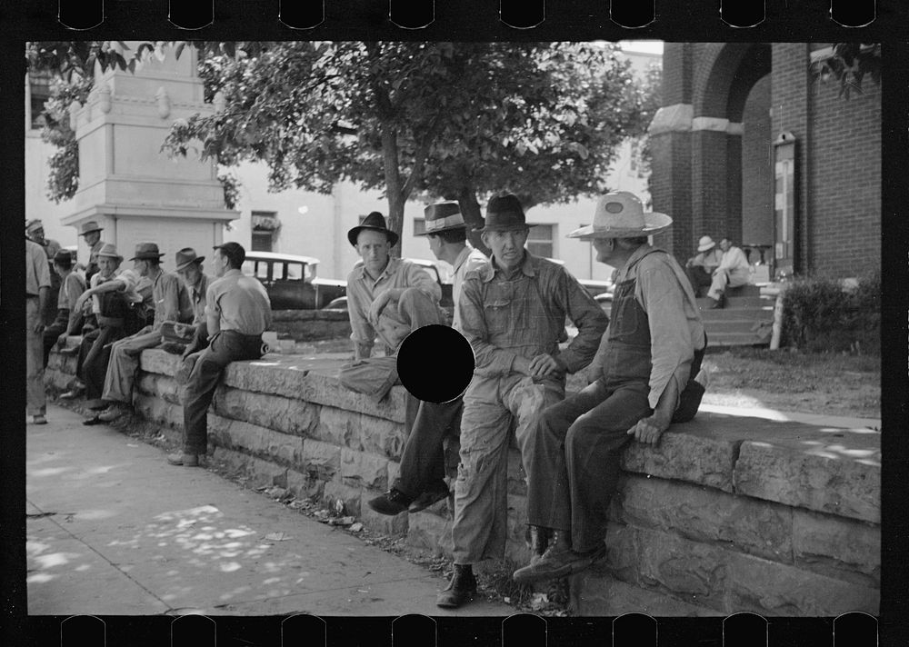 [Untitled photo, possibly related to: Loafers' wall, at courthouse, Batesville, Arkansas. Here from sun up until well into…