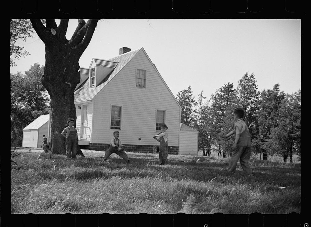 Children at play, Granger Homesteads. Sourced from the Library of Congress.