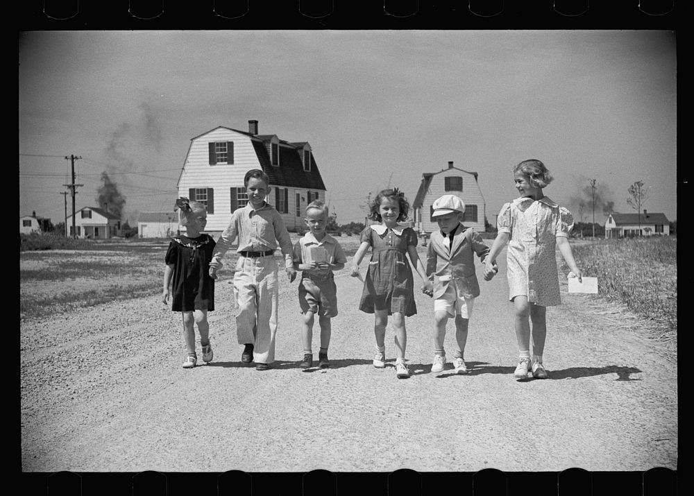 Homestead children coming home from school, Decatur Homesteads, Indiana. Sourced from the Library of Congress.