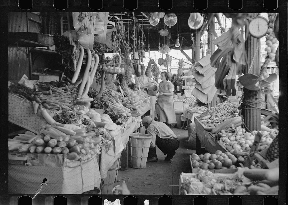 [Untitled photo, possibly related to: Marketplace at New Orleans, Louisiana]. Sourced from the Library of Congress.