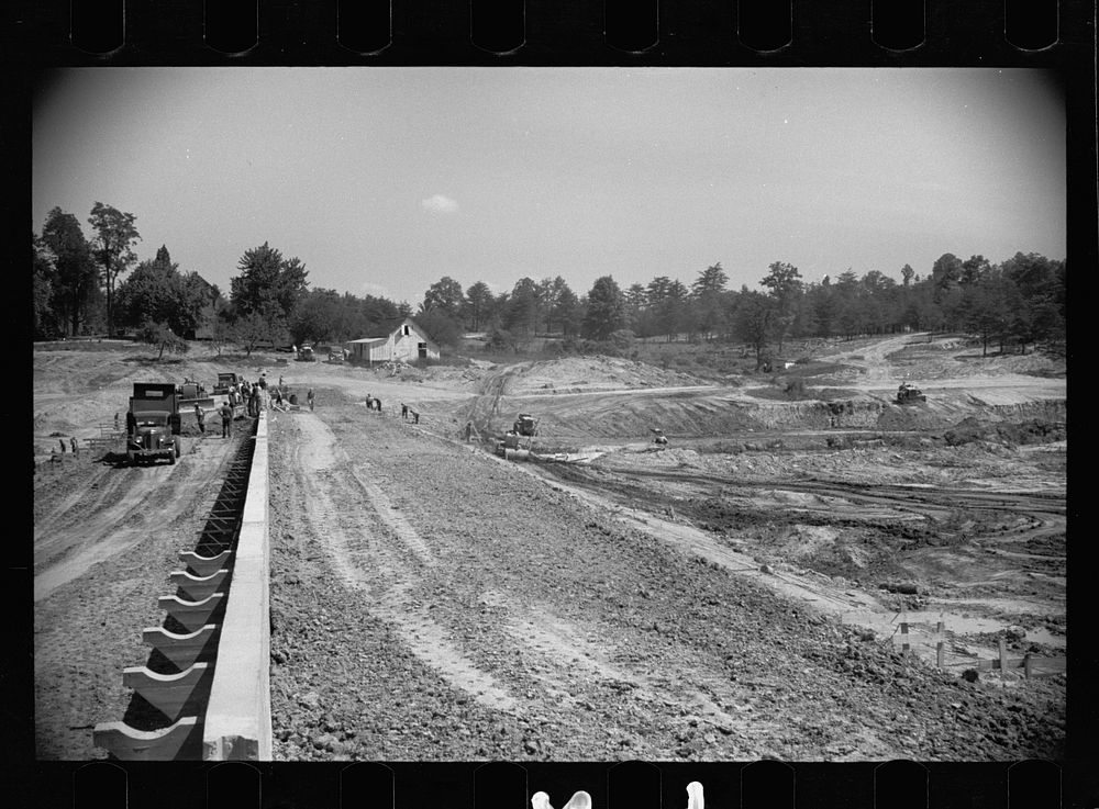 Construction on the dam at Greenbelt, Maryland. Sourced from the Library of Congress.