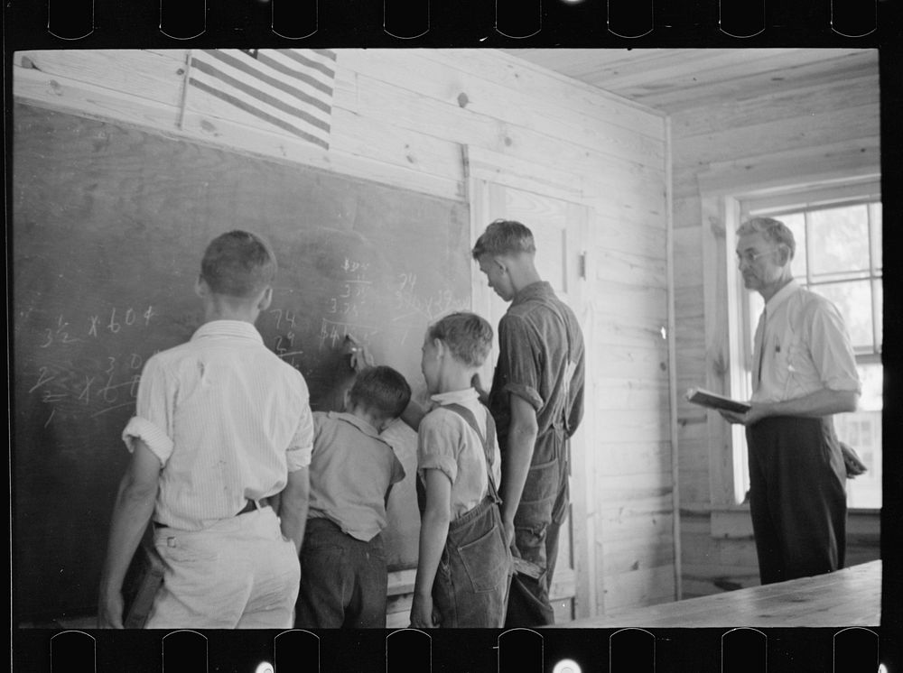 School scene at Cumberland Mountain Farms (Skyline Farms) near Scottsboro, Alabama. Sourced from the Library of Congress.