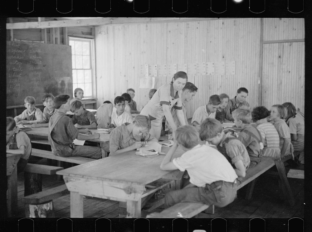 School scene at Skyline Farms, near Scottsboro, Alabama. Sourced from the Library of Congress.