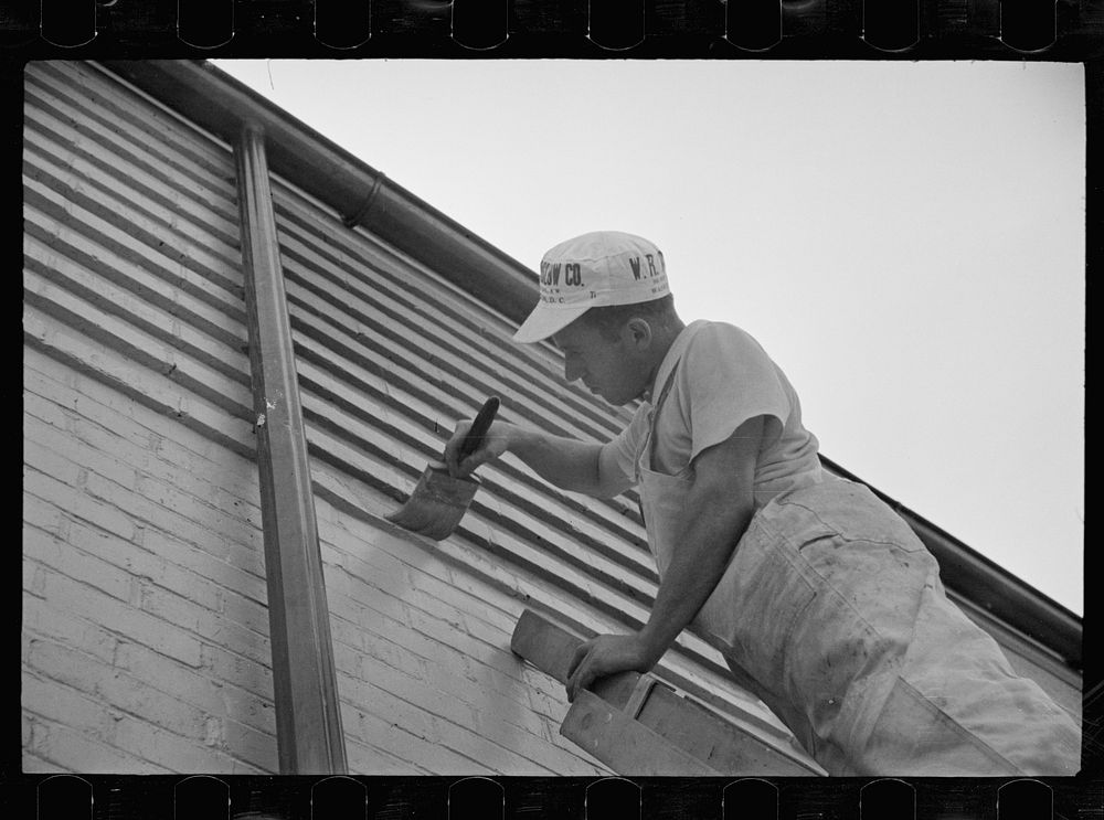 [Untitled photo, possibly related to: Workmen at Greenbelt, Maryland]. Sourced from the Library of Congress.