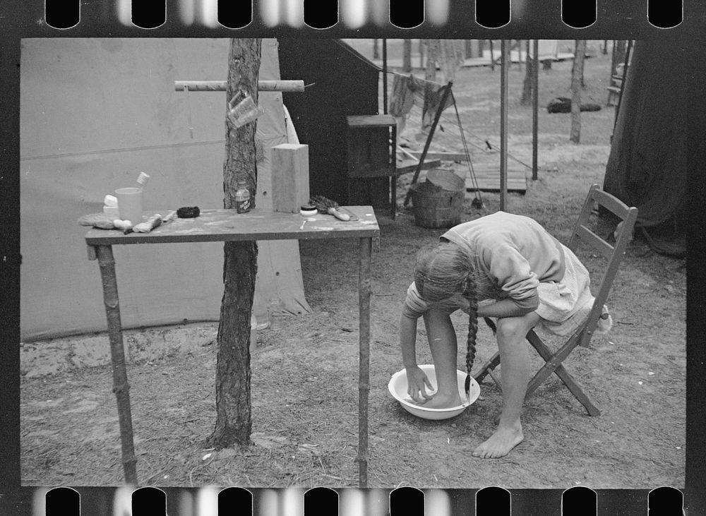 Camping scenes at auto trailer camp at Dennis Port, Massachusetts. Sourced from the Library of Congress.
