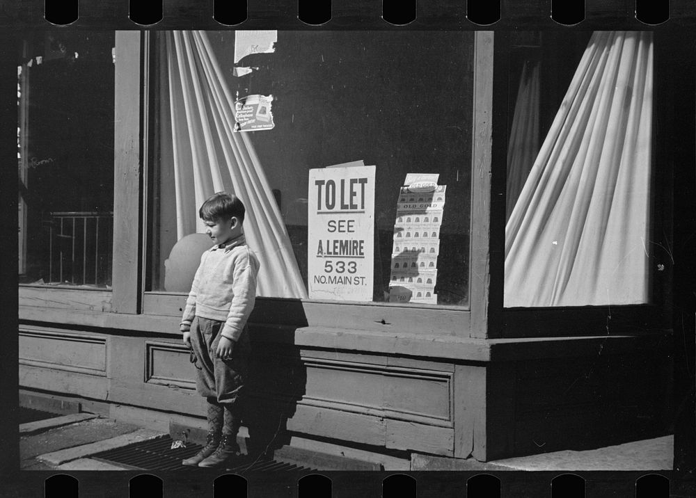 Marion Street, French section, west side of river, Amoskeag, Manchester, New Hampshire. Sourced from the Library of Congress.