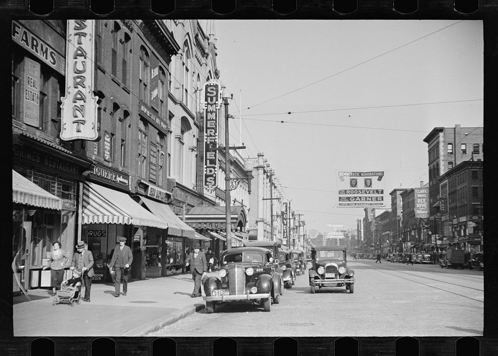 [Untitled photo, possibly related to: Street corner scene, Manchester, New Hampshire]. Sourced from the Library of Congress.