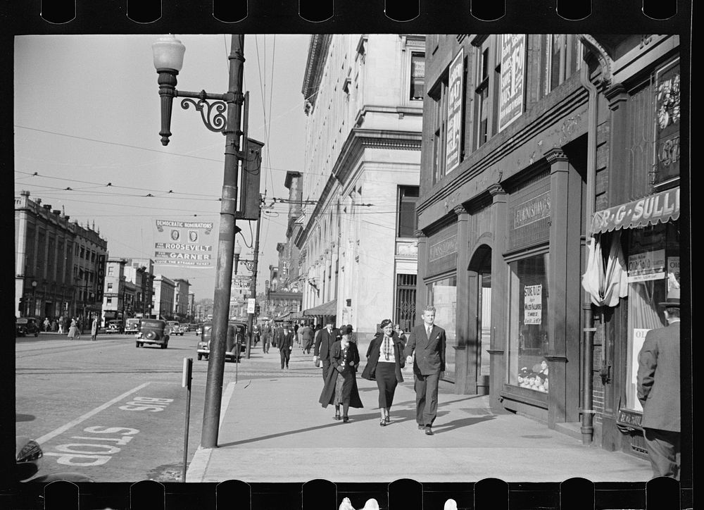 [Untitled photo, possibly related to: Street corner, Manchester, New Hampshire]. Sourced from the Library of Congress.