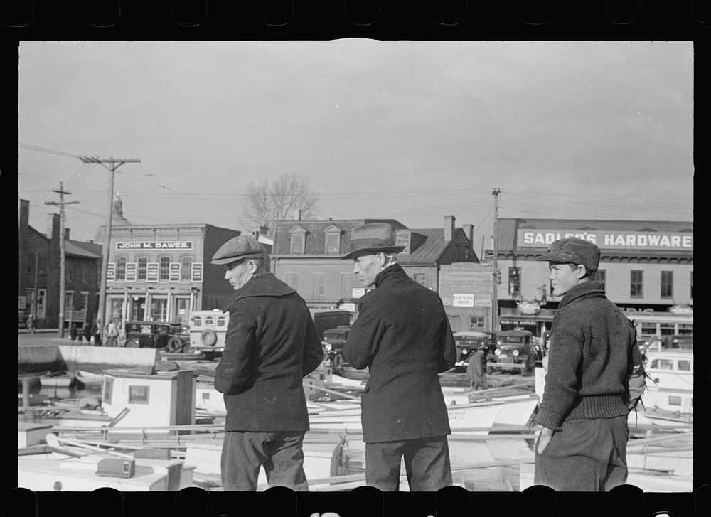 [Untitled photo, possibly related to: Men at the wharves, Annapolis, Maryland]. Sourced from the Library of Congress.