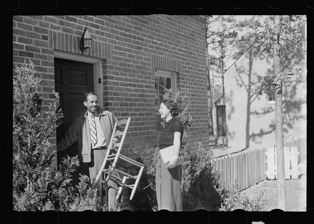 Young couple moving in at Newport News Homesteads, Virginia. Sourced from the Library of Congress.