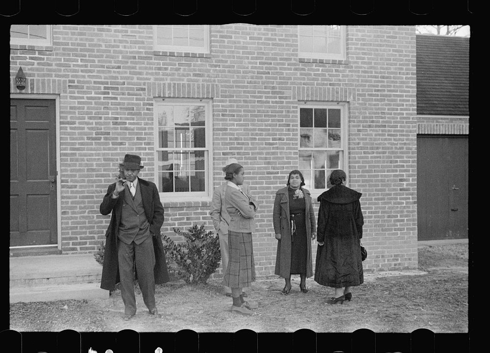 [Untitled photo, possibly related to: Housing project for es, Newport News, Virginia (vicinity). Row of finished homes].…