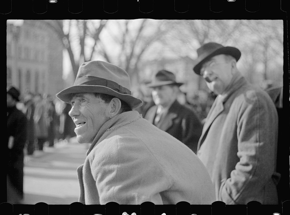 Spectators at fire, Washington, D.C.. Sourced from the Library of Congress.