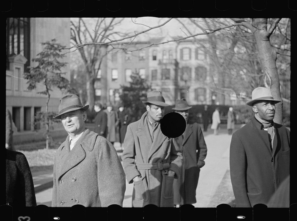[Untitled photo, possibly related to: Spectators at fire, Washington, D.C.]. Sourced from the Library of Congress.