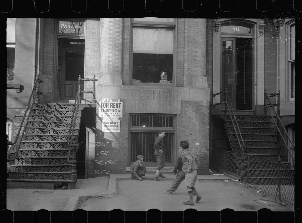 Children playing, Washington, D.C.. Sourced from the Library of Congress.