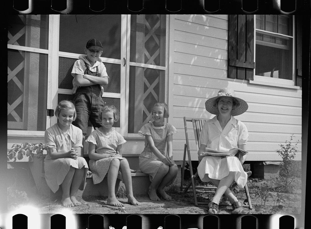 [Untitled photo, possibly related to: One of the Penderlea homesteads, North Carolina]. Sourced from the Library of Congress.