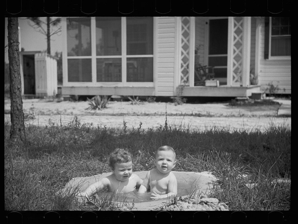 [Untitled photo, possibly related to: Penderlea Homesteads, North Carolina]. Sourced from the Library of Congress.