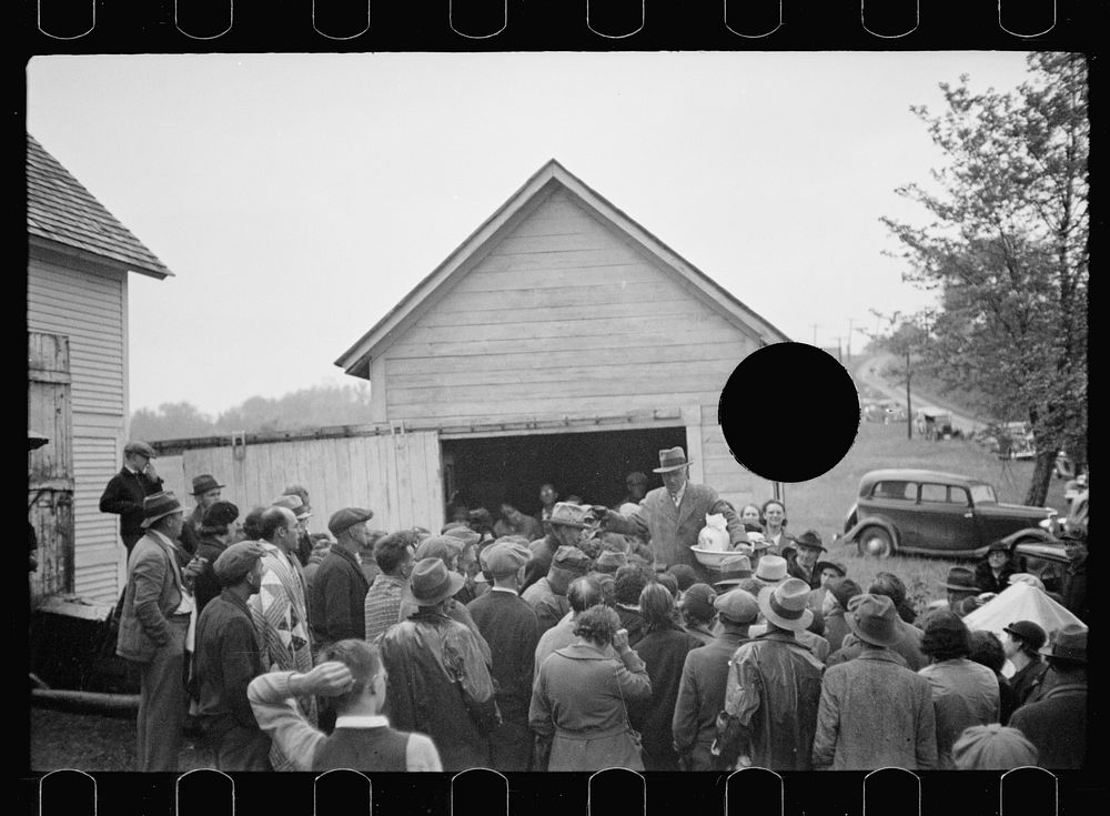[Untitled photo, possibly related to: Hyde Park (vicinity), Vermont. An auction]. Sourced from the Library of Congress.