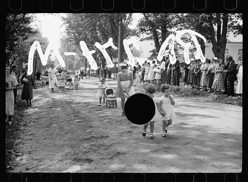 [Untitled photo, possibly related to: Start of the two-man wheelbarrow and barrel race. Fair at Albany, Vermont]. Sourced…