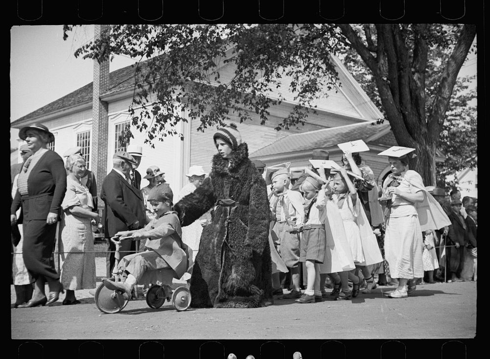 [Untitled photo, possibly related to: Parade at the fair, Albany, Vermont]. Sourced from the Library of Congress.