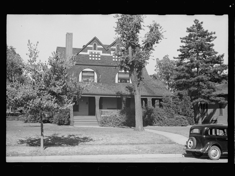 House in Beatrice, Nebraska. Sourced from the Library of Congress.