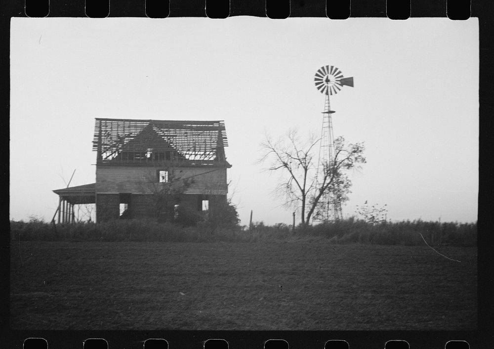 Abandoned farm, Nebraska. Sourced from the Library of Congress.