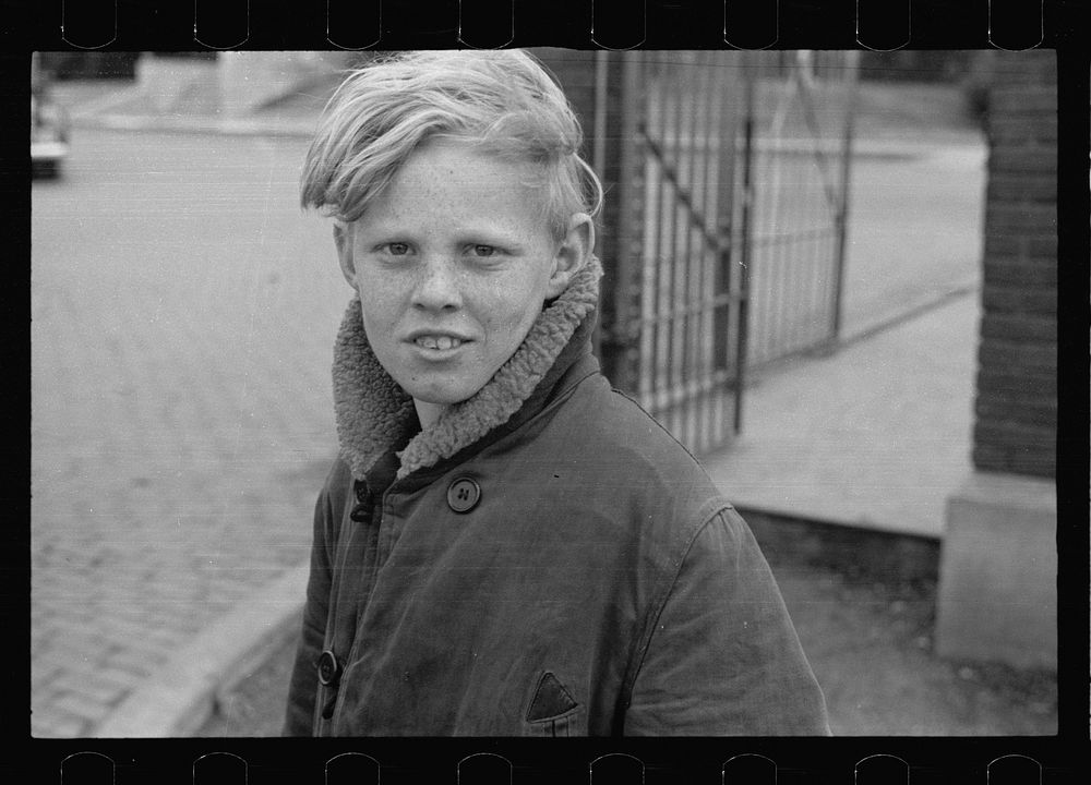 Boy who sells papers around the stockyards, South Omaha, Nebraska. Sourced from the Library of Congress.