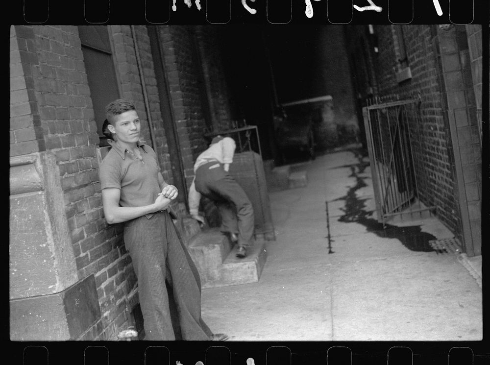 Boys playing in alley, South Omaha, Nebraska. Sourced from the Library of Congress.