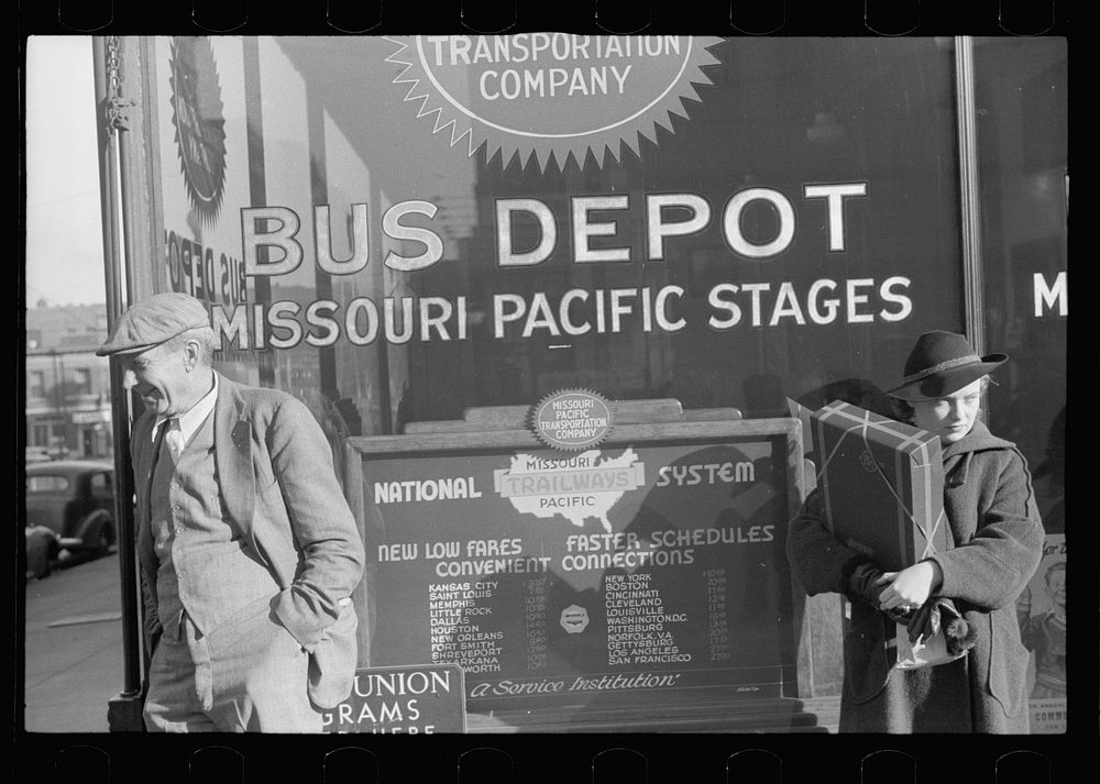 Bus depot, Omaha, Nebraska. Sourced from the Library of Congress.