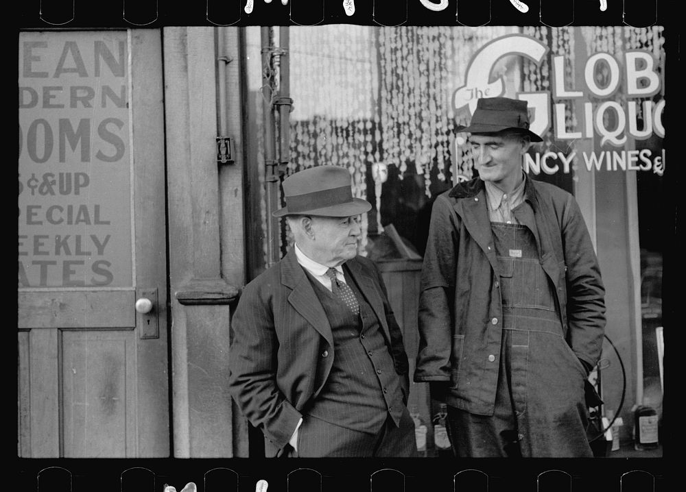 Men talking in front of saloon on lower Douglas Street, Omaha, Nebraska. Sourced from the Library of Congress.