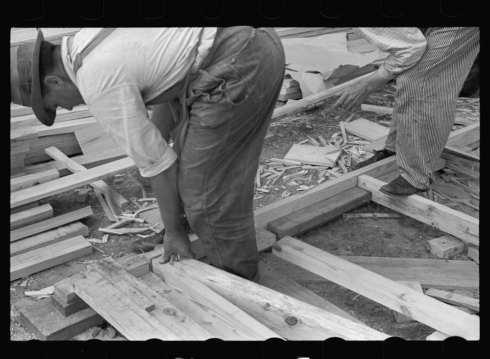 Building prefabricated house, Roanoke Farms, North Carolina. Sourced from the Library of Congress.