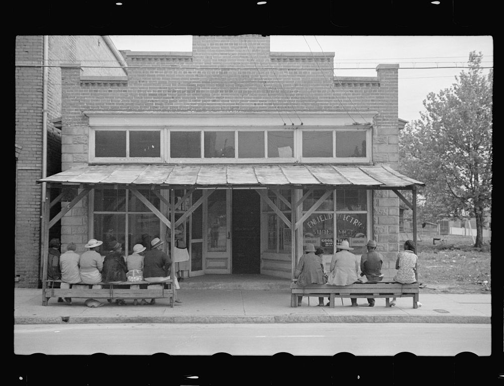 Store, Enfield, North Carolina. Sourced from the Library of Congress.
