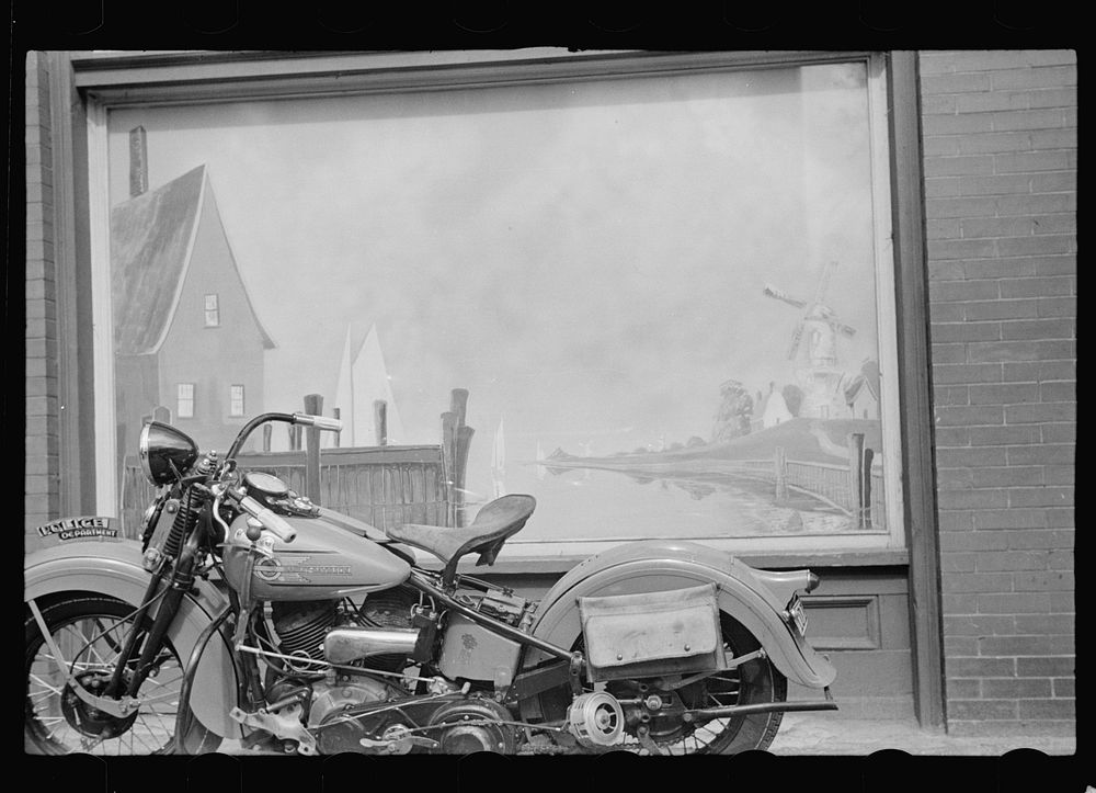 Police department motorcycle, Washington, North Carolina. Sourced from the Library of Congress.
