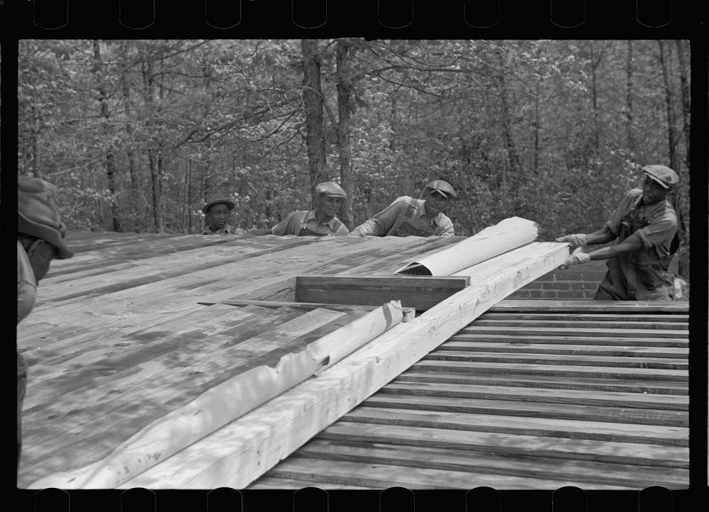 Unloading wall of prefabricated house, Roanoke Farms, North Carolina. Sourced from the Library of Congress.