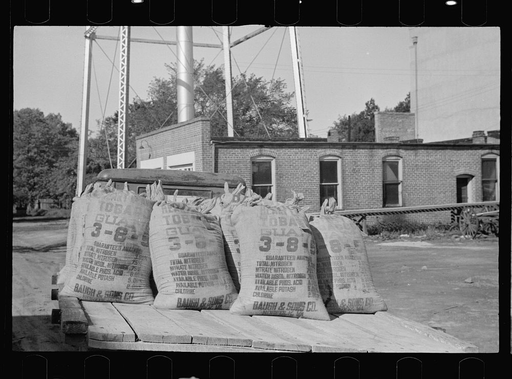 Fertilizer on truck, Enfield, North Carolina. Sourced from the Library of Congress.