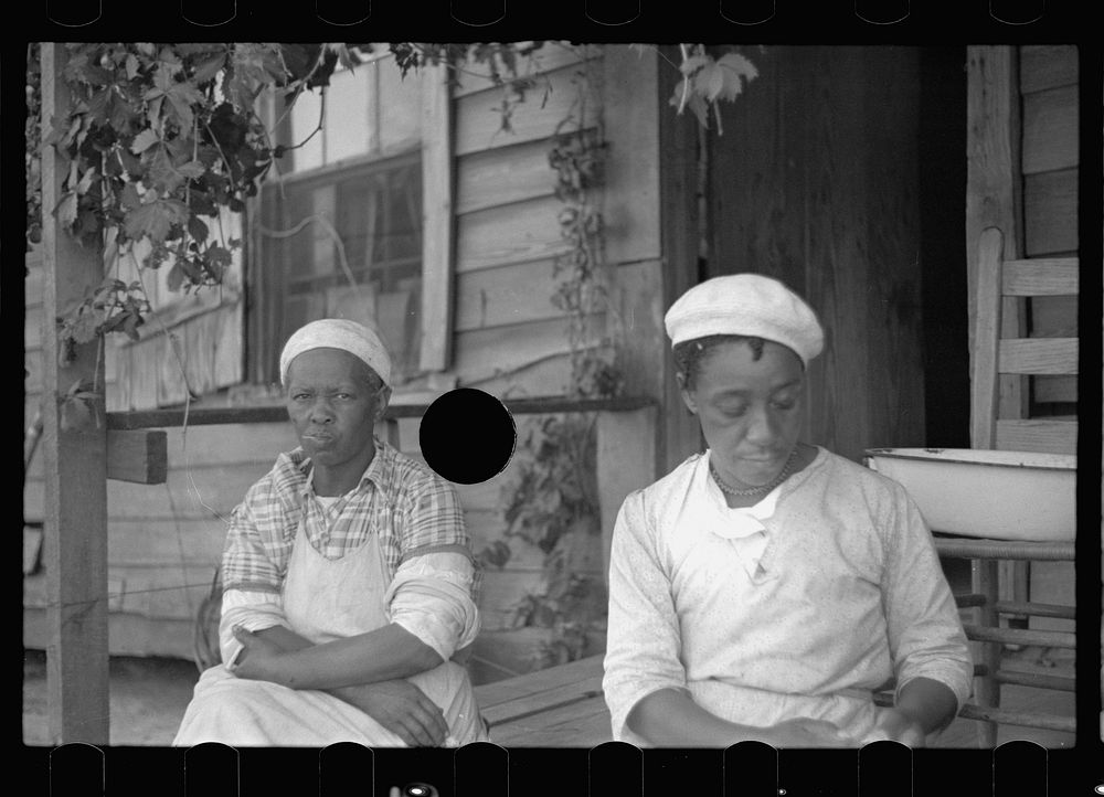 [Untitled photo, possibly related to: Farm women, Halifax County, North Carolina]. Sourced from the Library of Congress.