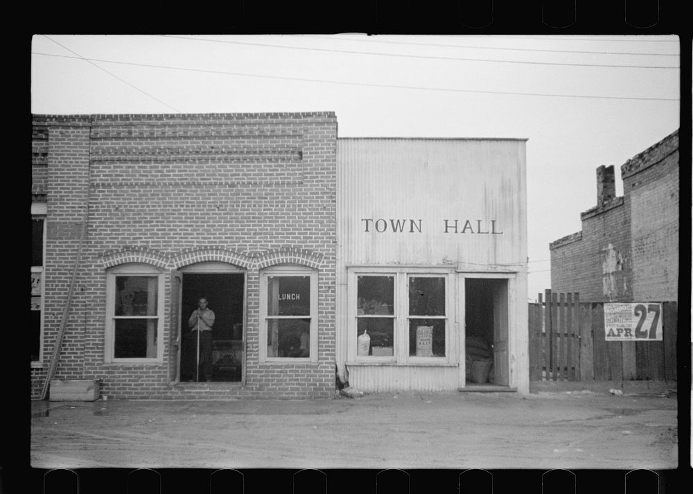 Main street, Chocowinity,  North Carolina. Sourced from the Library of Congress.