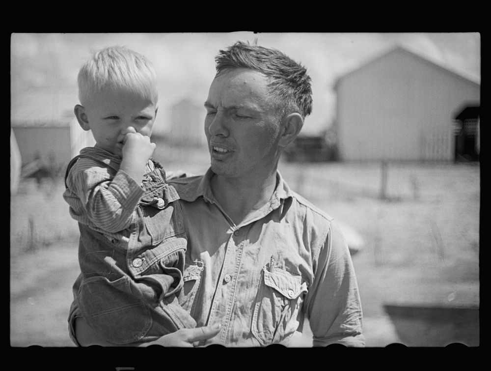 Chester Foster and son, Irwinville Farms, Georgia. Sourced from the Library of Congress.