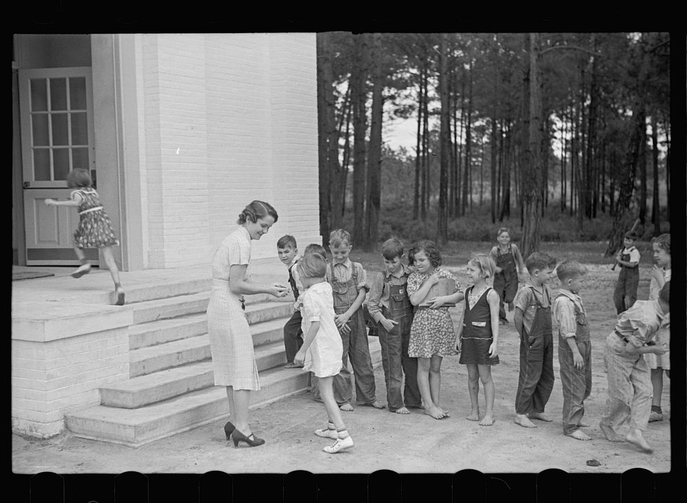 Schoolteacher and children, Irwinville School, Georgia. Sourced from the Library of Congress.