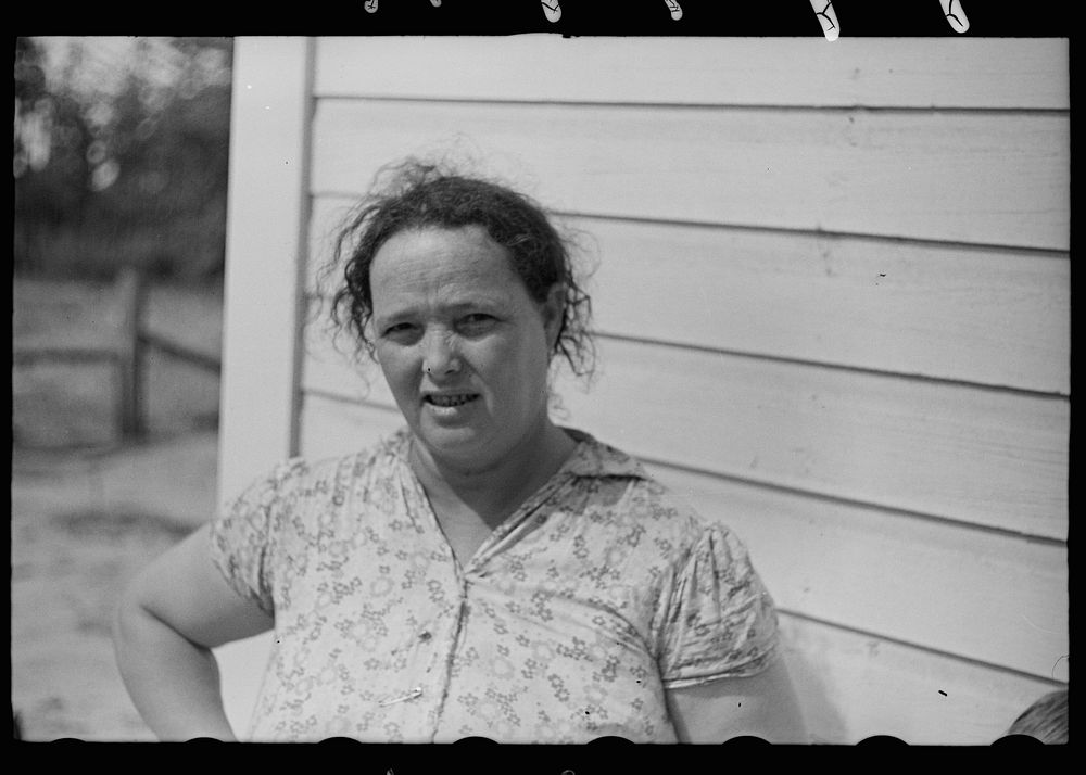Farm wife at Irwinville Farms, Georgia. Sourced from the Library of Congress.